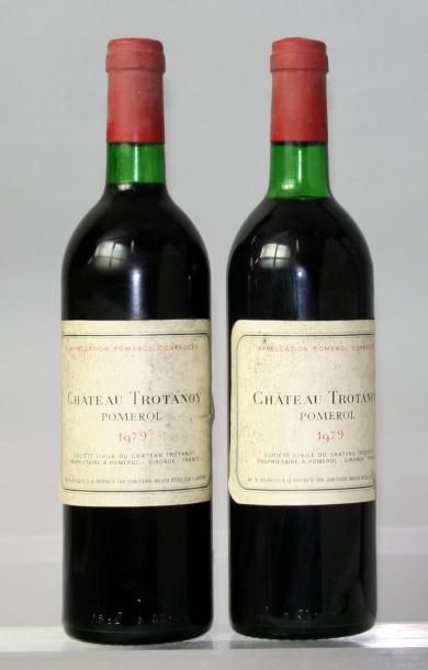 null Deux bouteilles Château TROTANOY -
Pomerol 1979. (Etiquettes légèrement tachées,...