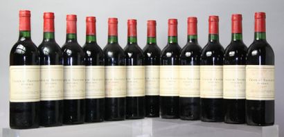 null Douze bouteilles Château TROTANOY - Pomerol 1983. (Caisse bois d'origine, étiquettes...