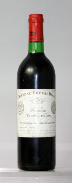 Une bouteille Château CHEVAL BLANC 1er GCC(A)...