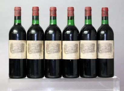 Six bouteilles Château LAFITE ROTHSCHILD...