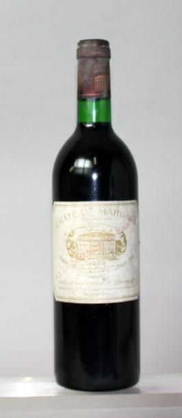Une bouteille Château MARGAUX 1er GCC -
Margaux...