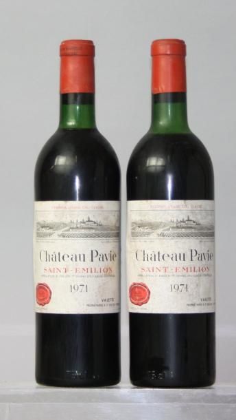 Une bouteille Château MOUTON ROTSCHILD 1er...