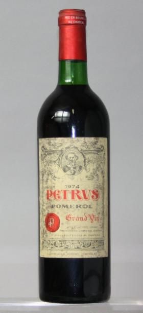 Une bouteille PETRUS 1974. (Etiquette légèrement...