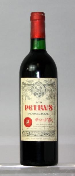Une bouteille PETRUS 1979. (Etiquette légèrement...