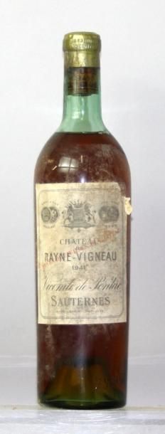 Une bouteille Château de RAYNE VIGNEAU 1er...
