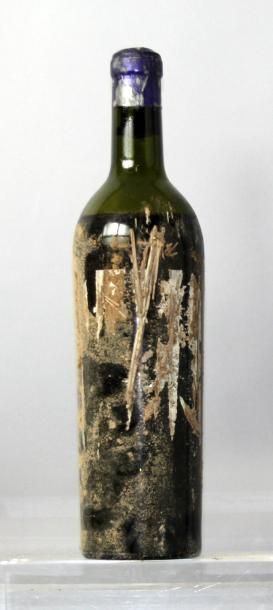 null Une bouteille Château La CONSEILLANTE -
POMEROL 1938.
(Etiquette abimée, illisible,...
