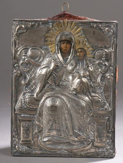 null ICÔNE.
Vierge en Majesté
Tempera sur bois. Conservée sous une oklad en argent...