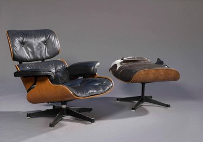 Charles EAMES (1907-1978) & Ray EAMES (1912-1982) Paire de FAUTEUILS «Lounge chair»,...