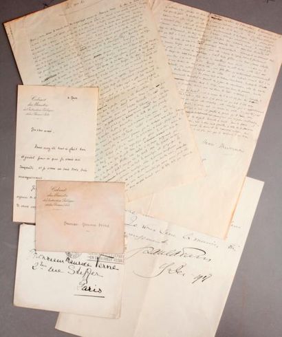 Paul valéry (1871-1945) Cinq lettres autographes signées. Une page in-8, Paris le...