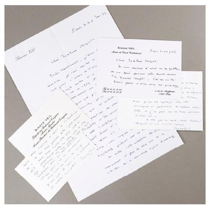 Simone VEIL (1927-2017) Quatre lettres autographes dont trois signées, sur cartons...