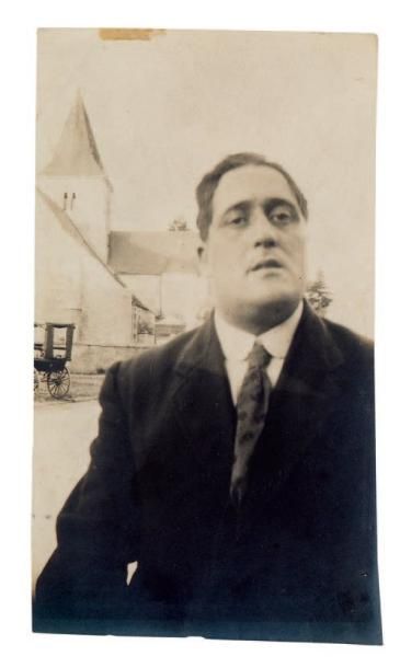APOLLINAIRE (Guillaume) Portrait photographique, pris à Yvetot en 1913; tirage argentique;...