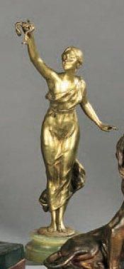 Henri GODET (1863-1937) Femme au serpent Bronze signé sur la terrasse. Socle en onyx....