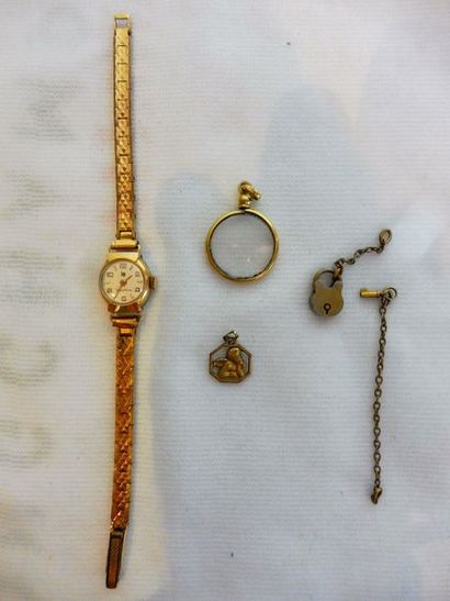 null LOT comprenant montre bracelet de dame de marque LIP modèle Dauphiné 1 pendentif...