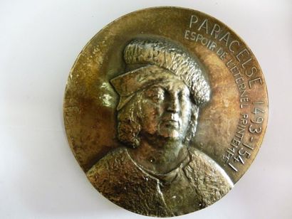 null MEDAILLE ‘’PARACELSE 1493-1541’’ par FREMONDIERE bronze argenté diam 8 cm