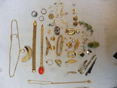 null LOT de petits bijoux en métal doré et petites pièces d’archéologie