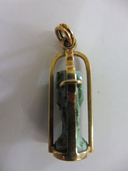 null PENDENTIF amulette égyptienne en fritte verte (accident) monture alliage d’or...