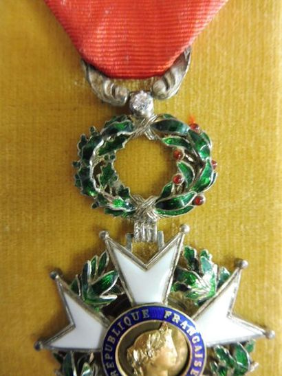 null CROIX de chevalier de la Légion d’honneur, modèle 1870 attache avec diamant...