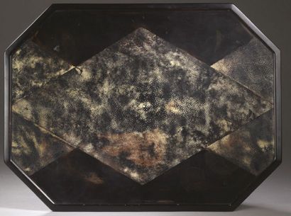KATSU HAMANAKA (1895-1982) PLATEAU de forme octogonale en laque de Chine noire sur...
