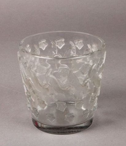RENE LALIQUE (1860-1945) Lave raisins «Jurançon» (1938). Epreuve en verre blanc moulé...