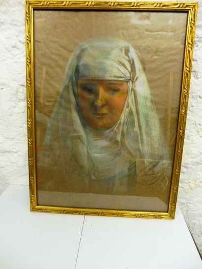 null JANKOWSKI Boris 1852-1941 ‘’jeune femme voilée’’ pastel sur papier bistre signé...
