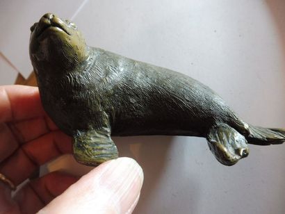 null ‘’Phoque’’ bronze patine – H : 5,8 – 10,2 x 6,8 cm