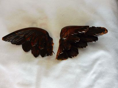 null ANGELOT en bois sculpté ; tilleul travail italien H : 40 cm ‘les ailes sont...