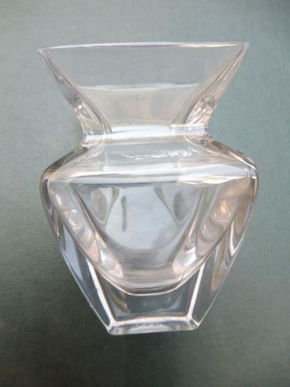null PETIT VASE balustre de section carrée cristal de SEVRES - H : 8,8 cm – 5,8 x...
