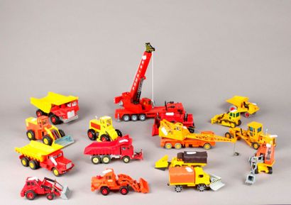 null DINKY TOYS – DSTF - CORGI – MATCHBOX – SOLIDO : Ensemble d’engins travaux publics...