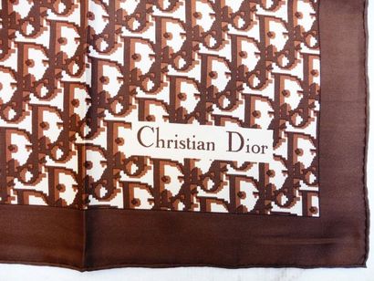 null Christian DIOR Foulard ‘’monogramme’’ Soie 76 x 76 cm (parfait état)