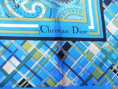 null Christian DIOR Foulard ‘’cachemire bleu’ Soie 76 x 76 cm (parfait état)
