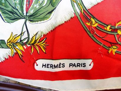null HERMES Foulard ‘’ALSACE’’ par F. de la PERRIERE Soie 82 x 82 cm (bon état ;...