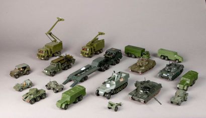 null POLISTYL – CONRAD - DINKY TOYS – DTA – SOLIDO militaires : tanks – camion BROCKWAY...