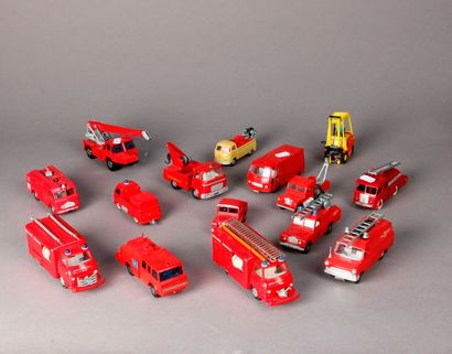 null DTF – DTA – CORGI : Lot divers de véhicules de pompiers (15 p).