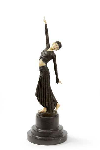Attribuée à Dimitri CHIPARUS (1886-1947) 

Danseuse, c.1930

Sculpture chryséléphantine,...