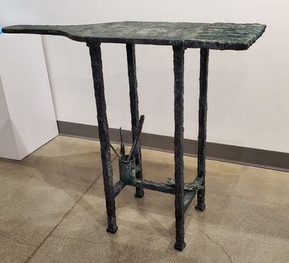 null 
Yuri KUPER (1940) 

La table du peintre

Console en bronze, c. 2012

H: 32...