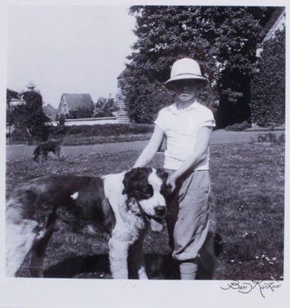 null 
Boris KOCHNO (1904-1990)




Paulo Picasso and his dog around 1930




Gelatin...