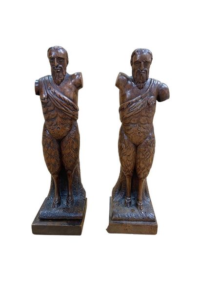 null Pair of satyrs in carved wood 
20th century 
25 x 7 x 7 cm

one terrace det...