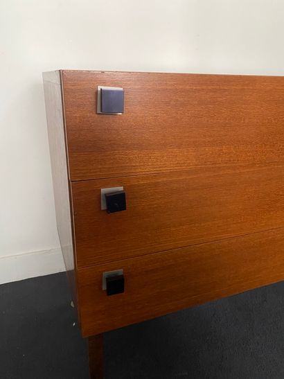 null COMBINEUROP
Veneer chest of drawers, opening with three drawers in front, square...