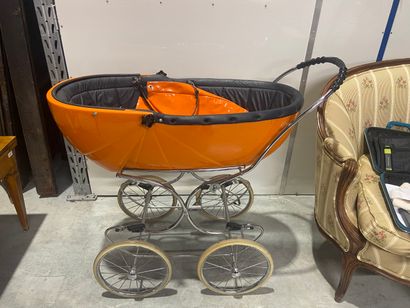 null Baby carriage "Oeuf" in orange resin and night blue interior, with retractable...