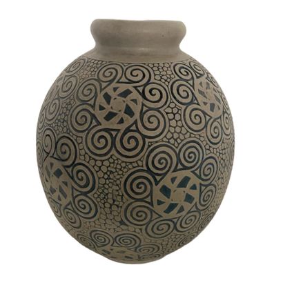 null Joseph MOUGIN (1876-1961)
Modèle "146.J"
Vase boule en grès sur talon annulaire...