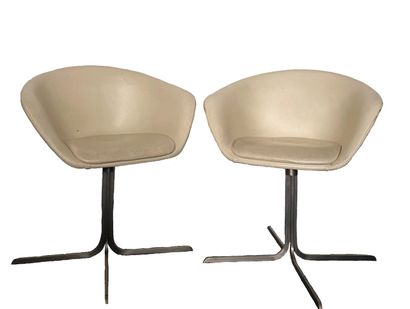 null Pair of armchairs with swivel seat, upholstered in cream leather, the cruciform...