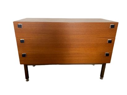 null COMBINEUROP
Veneer chest of drawers, opening with three drawers in front, square...