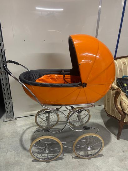 null Baby carriage "Oeuf" in orange resin and night blue interior, with retractable...