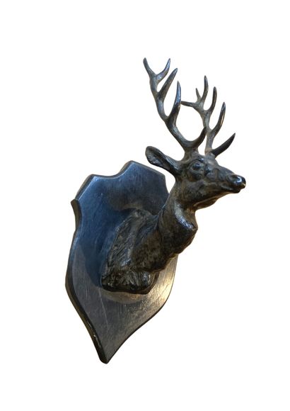 null Irénée ROCHARD (1906-1984)
Trophée au cerf 
Epreuve en bronze à patine brune...