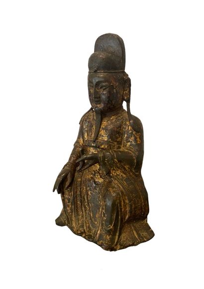 null CHINE, EPOQUE MING, XVIIème
Statuette de dignitaire en bronze laqué or, et traces...