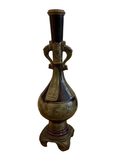 KERAMIS Circa 1900
Vase soliflore en faïence...