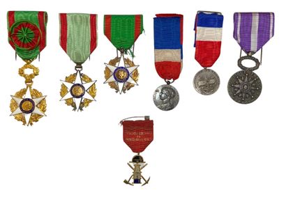 Ensemble de 7 décorations dont médaille du...