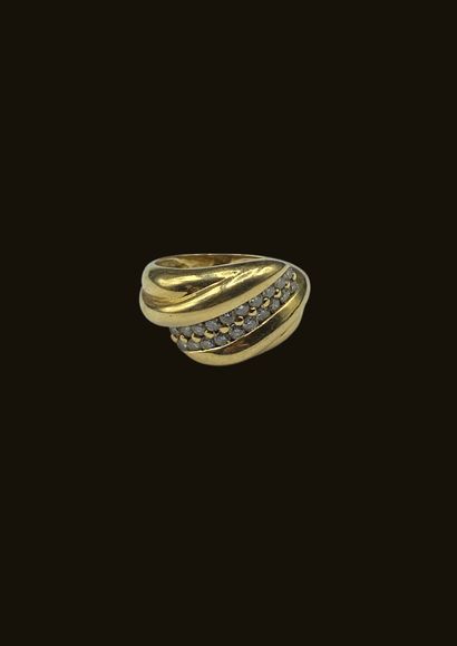 null 18k (750/1000) yellow gold band ring, set with two ranges of white stones 
Total...