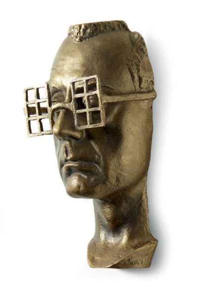 MAN RAY (1890-1976) 
(°)Autoportrait
Sculpture en bronze doré, signée et numérotée...