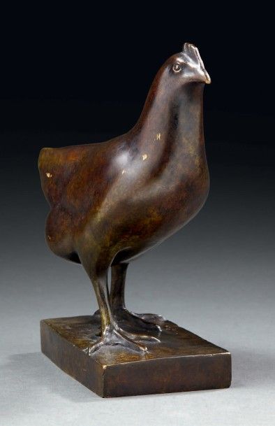François POMPON (1855-1933) Poule
Bronze à patine brune foncé nuancé de vert d'origine,
Signé...